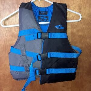 Fluid Youth Life Vest in Black and Blue